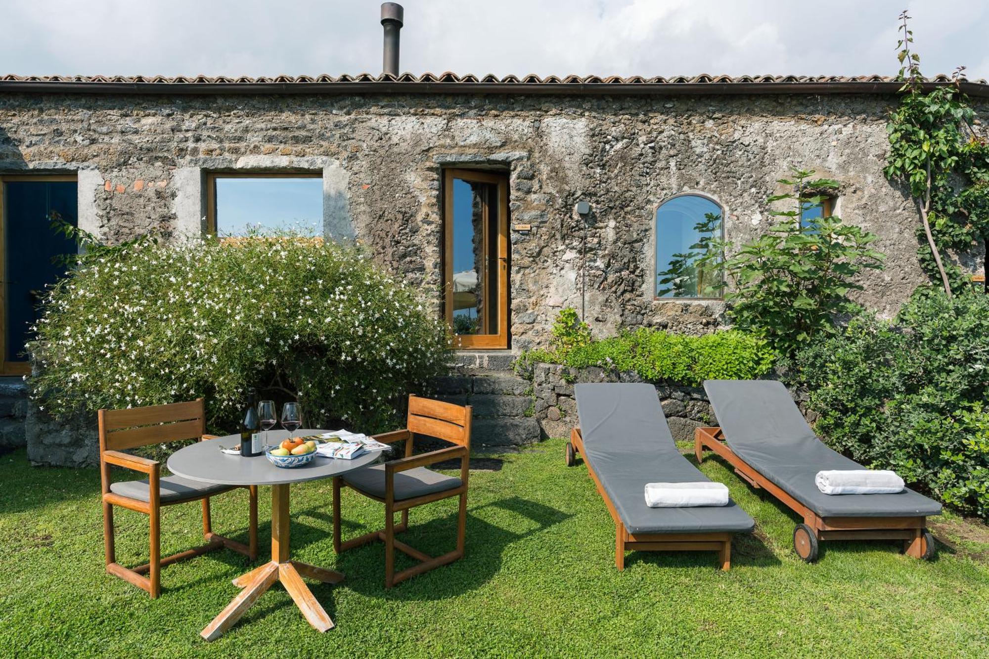 ホテル Monaci Delle Terre Nere ザッフェラーナ・エトネーア エクステリア 写真