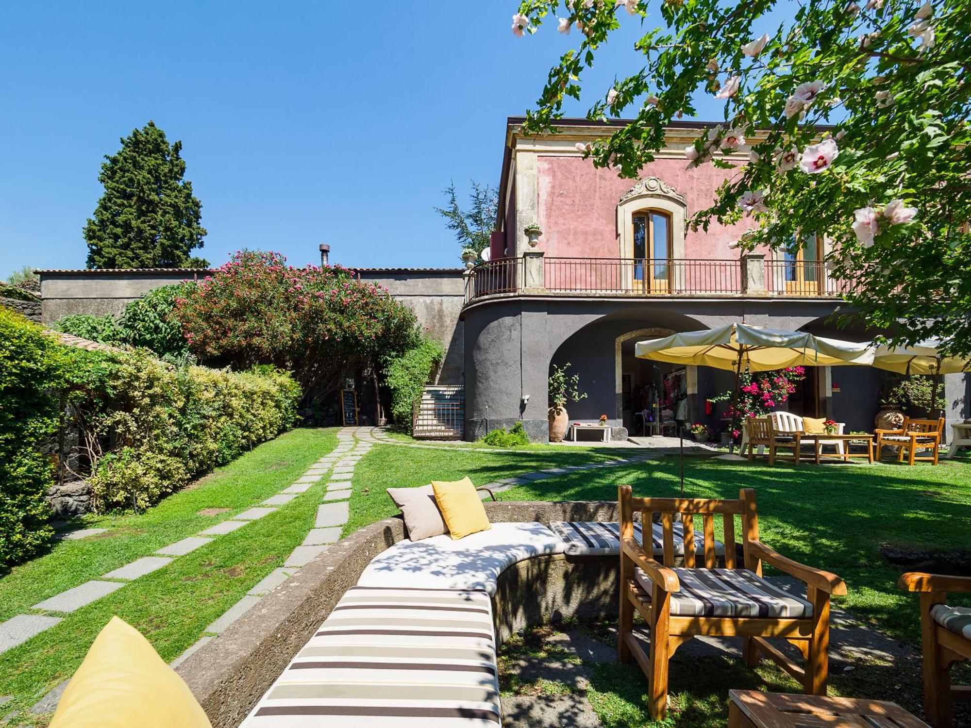 ホテル Monaci Delle Terre Nere ザッフェラーナ・エトネーア エクステリア 写真